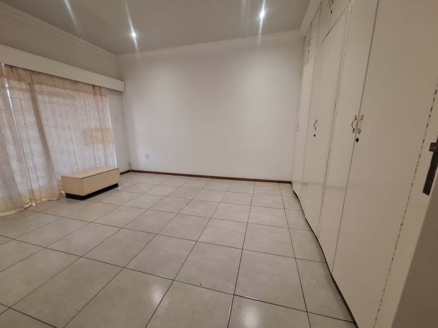 4 Bedroom Property for Sale in Mohadin North West